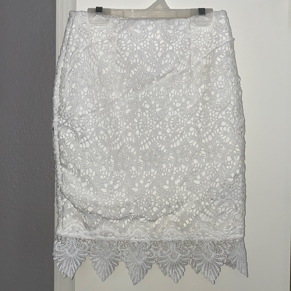 Papaya Skirt. White. Sz S.  Papaya runs small. Fits like an XS.  Very pr…